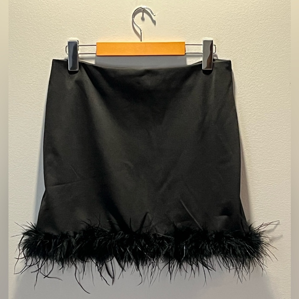 Women’s BETTER BE Chic And Fab Marabou Feather 🪶 Trimmed Mini Skirt